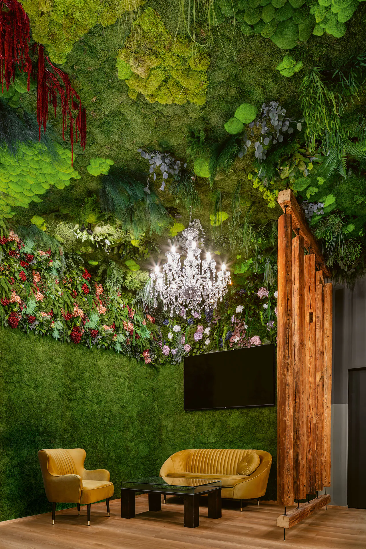 Erlebnisfläche im Showroom — Botanical Sky über der Ausstellungsfläche
